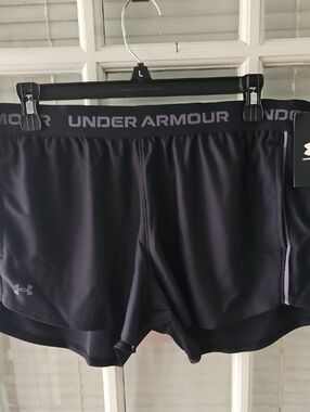 NWT Womens Under Armour Black and Charcoal Training Shorts. Sz L.